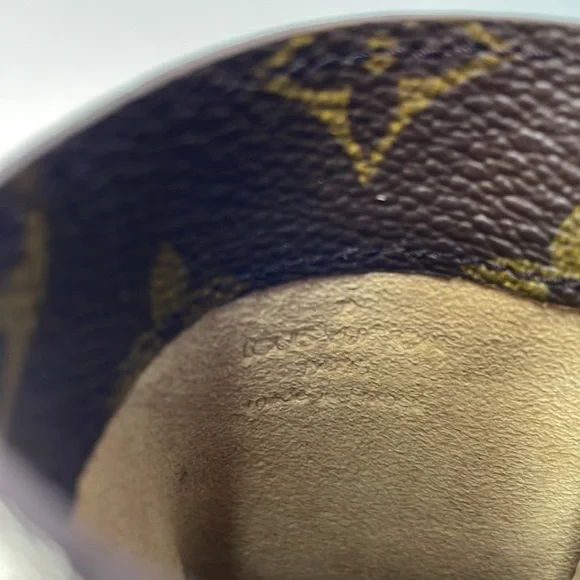 Authentic Louis Vuitton glasses case with lens cleaner and COA - Picture 9 of 9